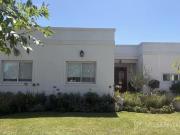 Casa en venta y alquiler en San Eduardo, Pilar Del Este