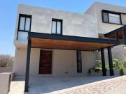 CASA EN VENTA Y RENTA ALTOZANO