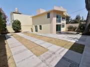 Casa en Venta y Renta en Bosques del Lago, Cuautitlán...