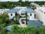 Casa en Venta y Renta en Cancún en Residencial Campestre...