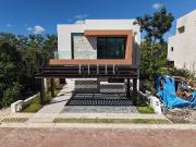 Casa en Venta y Renta en Residencial Via Cumbres