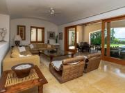 Casa en Venta y Renta frente a la laguna en Isla Dorada