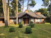 Casa en Venta Zona Alamos Calidad edilicia Cercana al Golf