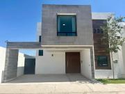 Casa en VENTA zona Ampliación Senderos