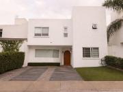 CASA EN VENTA ZONA BOSQUES TRES MARÍAS