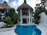 CASA EN VENTA ZONA HOTELERA CANCUN FRENTE A PLAYA