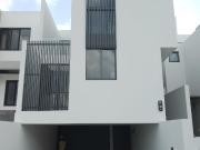 CASA EN VENTA ZONA SUR GUADALAJARA A 5 MIN DE GALERIAS...