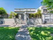 VENTA Casa 4 dormitorios con patio y quincho. Zona Sur,...