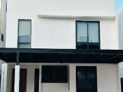 CASA EN VENTA/RENTA EN RESIDENCIAL AQUA
