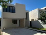 CASA EN VENTA/RENTA MERIDA, EN PRIVADA CON CAMPO DE...