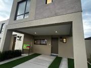 Casa en veta con cochera techada