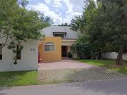 CASA EN VETNA EN PRIVADA CON CLUB DE GOLF, FRENTE AL PARQUE