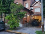 Casa en Vicente Lopez con jardin sobre lote 10,39 Mtrs2...