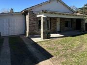 Casa en Villa Elisa. 2 dormitorios y escritorio....