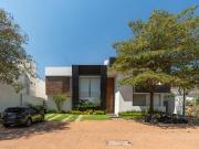 Casa en vista hermosa en fraccionamiento con vigilancia