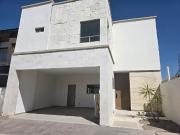 Casa en Viñedos, Torreón: Venta con Jardín y Amenidades...