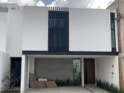 CASA EN ZONA AZUL LOMAS DE ANGELOPOLIS