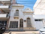 CASA EN ZONA CENTRO CON PATIO, COCHERA Y QUINCHO