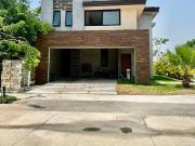 Casa en zona country SIN MUEBLES en RENTA