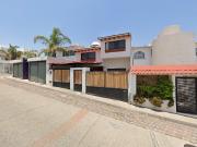 Casa en zona de alta plusvalia ubicada en Av Senda...