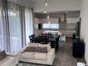 Casa en zona exclusiva, de un nivel, al lado del Club de...