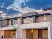 Casa en Zona Norte, preciosos acabados, lujo y elegancia...