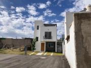 Casa entrega inmediata 3 recs con roof garden en coto 8...