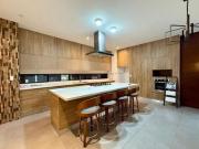 Casa equipada de 3 niveles en Cumbres Peninsula