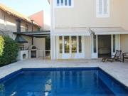 Casa espaçosa, 4 quartos sendo 4 suítes à venda no...