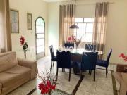 Casa espaçosa de 364 m²  e lojas comerciais totalizando...