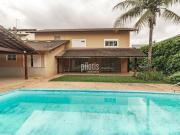 Casa Espaçosa em Excelente Terreno!