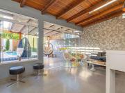 Casa espaçosa no Jardim Ingá, 4 dormitórios, 2 vagas e...