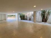 Casa de condomínio com 931, 4 suítes e 8 vagas de...