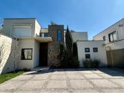 Casa espaciosa con piscina y quincho en Chicureo