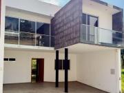 Casa espaciosa y con colindancia a área verde en Fracc....