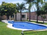 CASA ESPECTACULAR EN VENTA CON ALBERCA EN JURICA Y SALON...