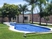 CASA ESPECTACULAR EN VENTA CON ALBERCA EN JURICA Y SALON...