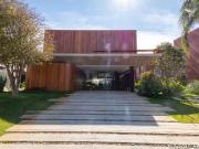 CASA ESPETACULAR BEIRA LAGO NO PONTA DA FIGUEIRA MARINA