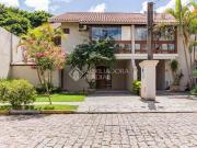 CASA ESPETACULAR EM CONDOMÍNIO FECHADO!