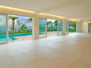 Casa espetacular, semimobiliada no Flora Boulevard com 5...