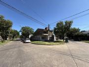 Casa esquina 4 dormitorios a refaccionar