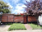 Casa Esquina de Un Piso con 3 Dormitorios, 1 Baño, Ideal...