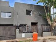 Casa esquina en el centro de Arguello, muy bien ubicado!...