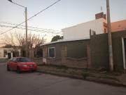 CASA ESQUINA MAS DOS DEPARTAMENTOS EN CÓRDOBA A 10...