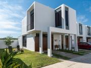 Casa Esquinera con 3 Recámaras Amueblada en Ébano...