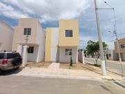 Casa esquinera de alquiler en Urbanización Geranio 2,...