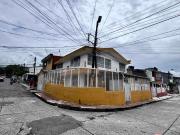 casa, esquinera de dos niveles en barrio comercial,...