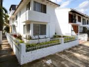 Casa esquinera de tres pisos en venta | Las Flores Palmira