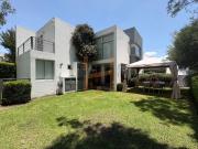 Casa Esquinera de Venta en Cumbayá, a 3 min de la USFQ,...