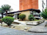 Casa esquinera en la Castellana excelente ubicación